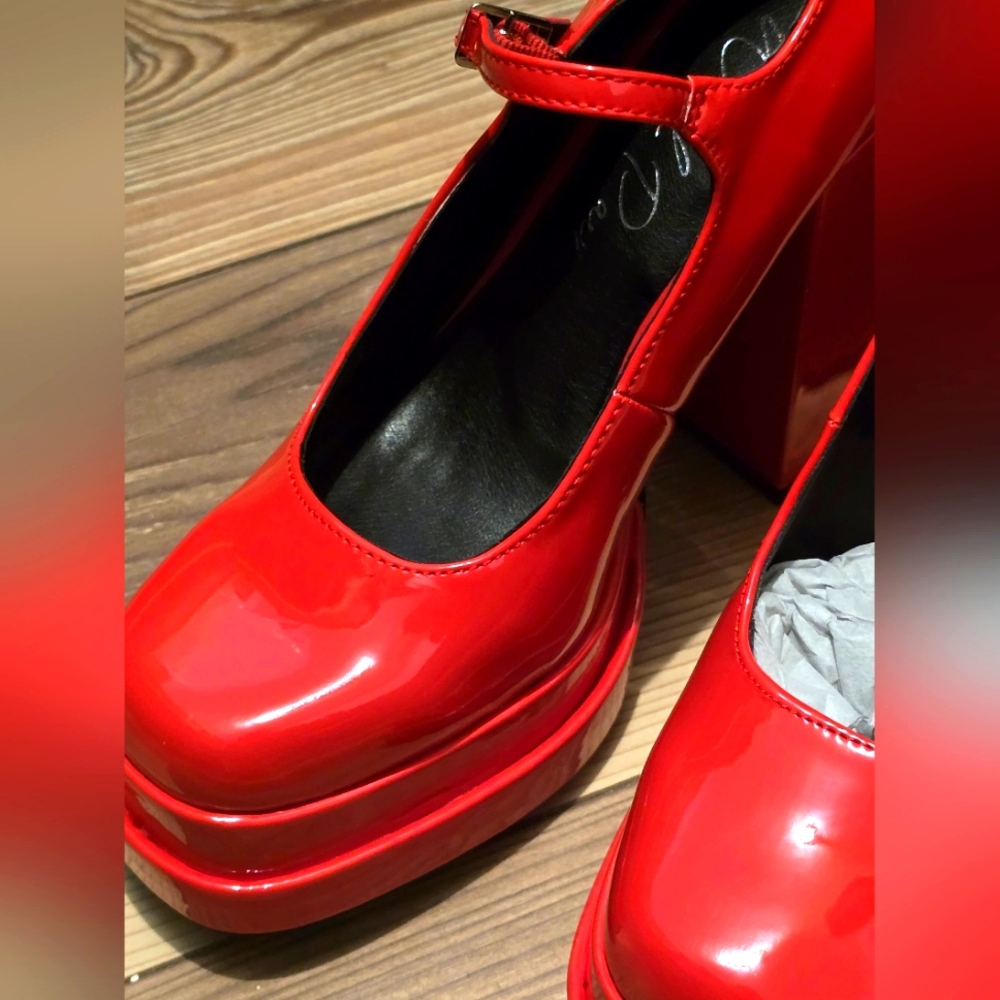 Wild Pair Red Platform Block Heel Pumps - Picture 4 of 7